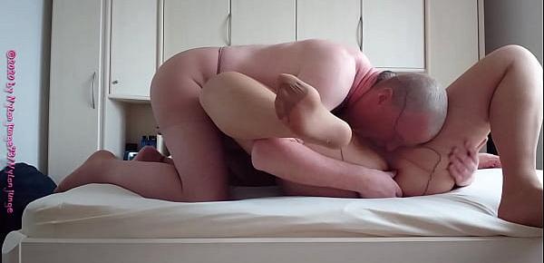 Die Geile Frau in Feinstrumpfhose 1